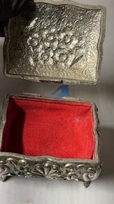 Vintage Japanese Metal Jewelry Trinket Box Floral Relief Lined Japan - Thumbnail 4