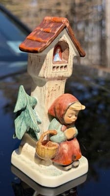 Goebel Hummel Hum 84 Am Wegesrand Worship 60th Anniversary Figurine - Thumbnail 8