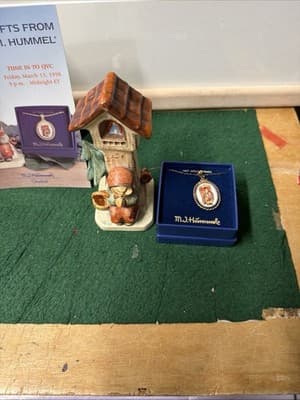 Goebel Hummel Hum 84 Am Wegesrand Worship 60th Anniversary Figurine - Thumbnail 13