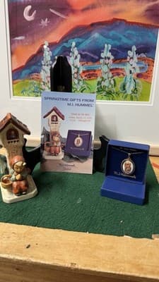 Goebel Hummel Hum 84 Am Wegesrand Worship 60th Anniversary Figurine - Thumbnail 15
