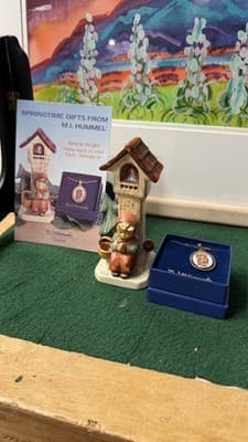 Goebel Hummel Hum 84 Am Wegesrand Worship 60th Anniversary Figurine - Thumbnail 12