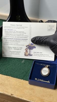 Goebel Hummel Hum 84 Am Wegesrand Worship 60th Anniversary Figurine - Thumbnail 24