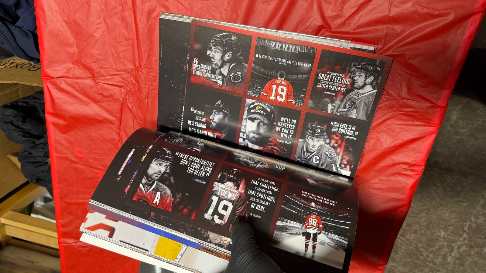 One Goal III Chicago Blackhawks 2015 Stanley Cup Book + DVD + Patch - Thumbnail 7