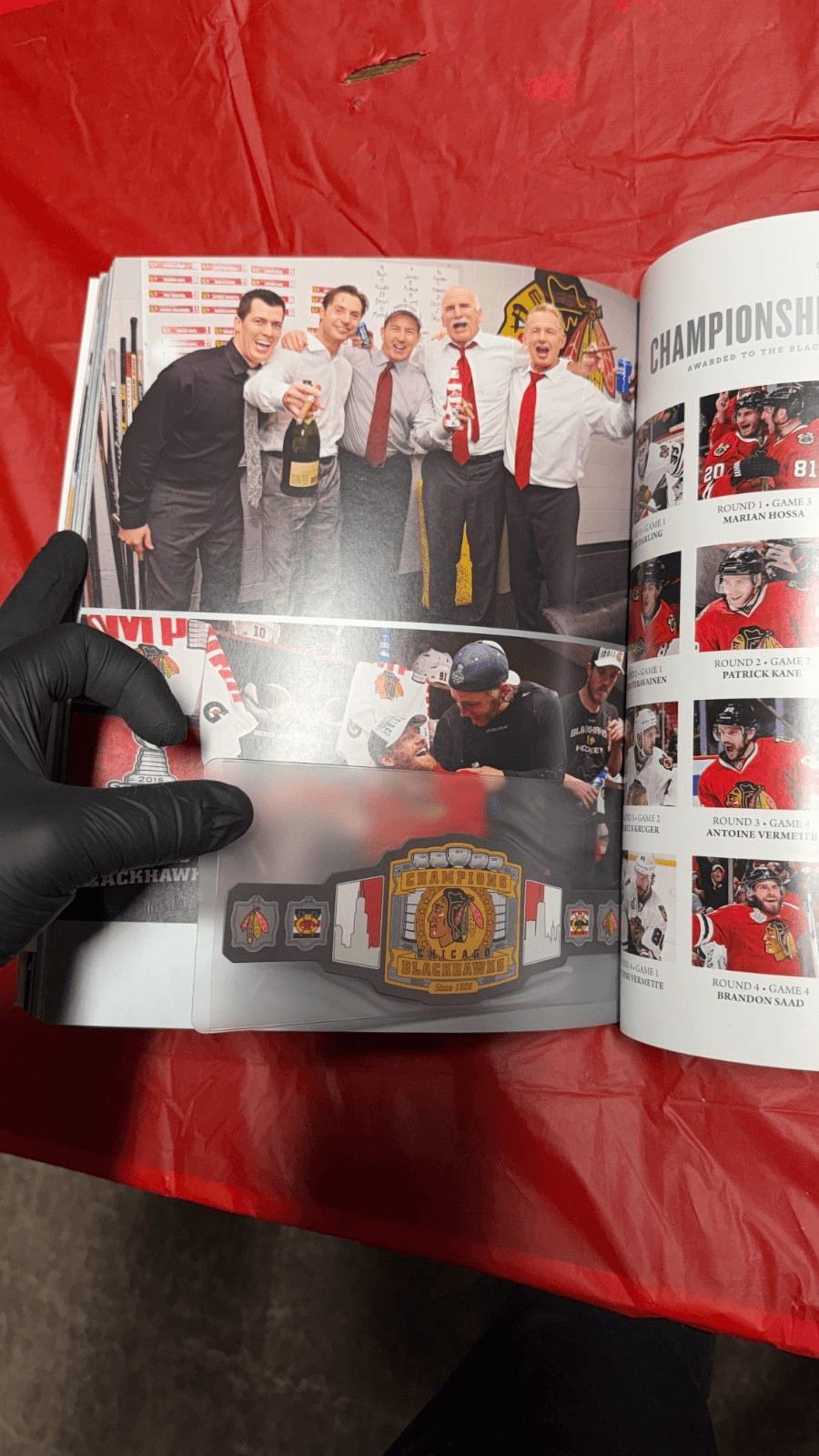 One Goal III Chicago Blackhawks 2015 Stanley Cup Book + DVD + Patch - Thumbnail 10
