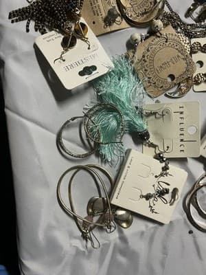 Women’s Fashion Earrings Lot New & Mixed Styles Hoops Dangle Beaded - Thumbnail 3