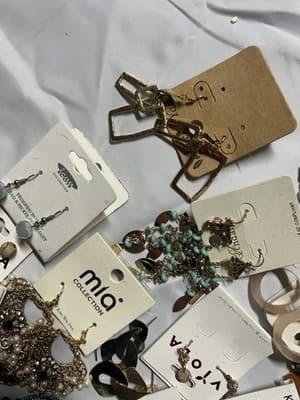 Women’s Fashion Earrings Lot New & Mixed Styles Hoops Dangle Beaded - Thumbnail 8