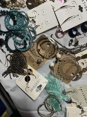 Women’s Fashion Earrings Lot New & Mixed Styles Hoops Dangle Beaded - Thumbnail 5