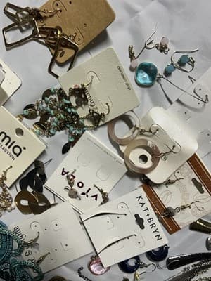 Women’s Fashion Earrings Lot New & Mixed Styles Hoops Dangle Beaded - Thumbnail 6