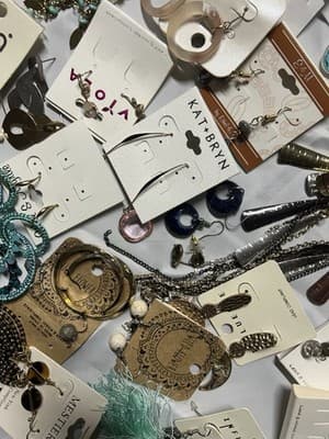 Women’s Fashion Earrings Lot New & Mixed Styles Hoops Dangle Beaded - Thumbnail 4