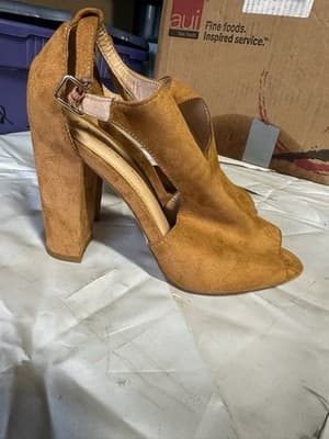 Olivia Miller Women’s Peep Toe Block Heel Sandals Tan Suede Size 8 - Thumbnail 2