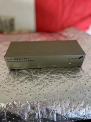 StarTech ST124PROA 4-Port 400MHz VGA Video & Audio Splitter with Power Supply - Thumbnail 3