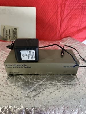 StarTech ST124PROA 4-Port 400MHz VGA Video & Audio Splitter with Power Supply