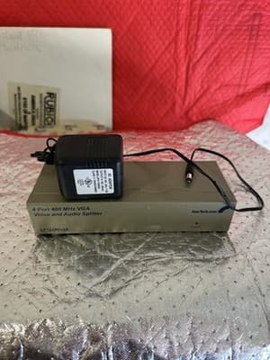 StarTech ST124PROA 4-Port 400MHz VGA Video & Audio Splitter with Power Supply - Thumbnail 2