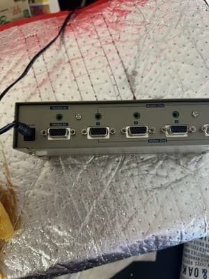 StarTech ST124PROA 4-Port 400MHz VGA Video & Audio Splitter with Power Supply - Thumbnail 6