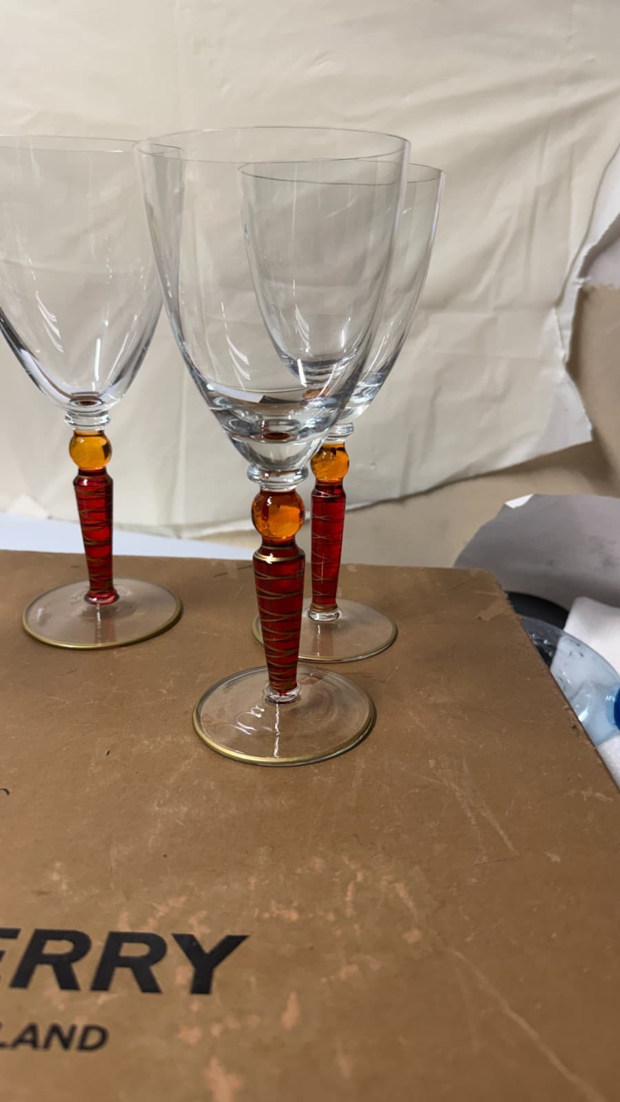 Set of 5 Handcrafted Amber Stem Wine Glasses – 4 Matching + 1 Variant - Thumbnail 5