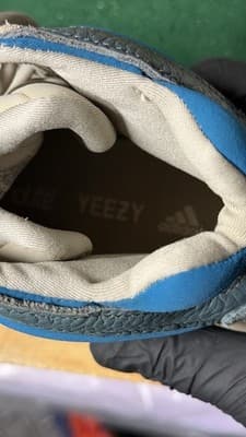 Size 5.5 - Adidas Yeezy 500 High Frosted Blue - Thumbnail 19