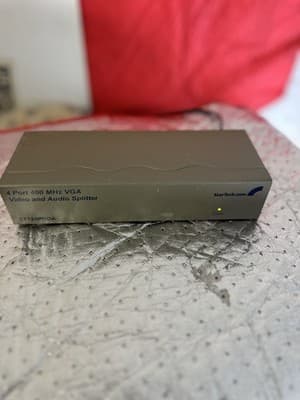 StarTech ST124PROA 4-Port 400MHz VGA Video & Audio Splitter with Power Supply - Thumbnail 9