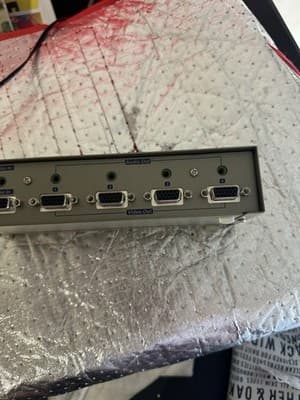StarTech ST124PROA 4-Port 400MHz VGA Video & Audio Splitter with Power Supply - Thumbnail 5