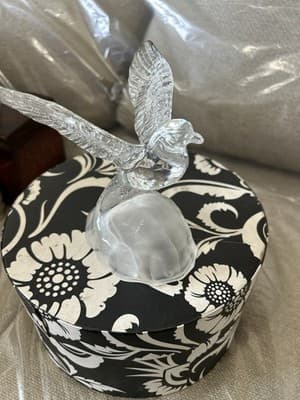 Clear Glass Bird Figurine on Frosted Base Elegant Decorative Collectible - Thumbnail 4