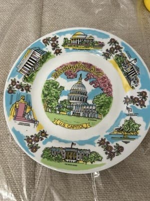 Washington D.C. Souvenir Collector Plate – U.S. Capitol, Landmarks – 7” - Thumbnail 2