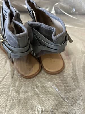 Gray Perforated Peep-Toe Flat Sandals – Size 9 - Thumbnail 2