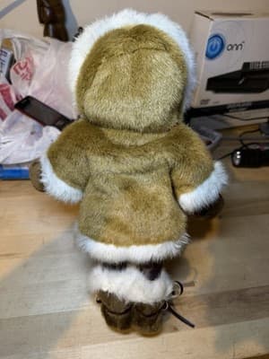 Vintage Eskimo Inuit Girl Doll – Faux Fur Parka & Boots - Thumbnail 6