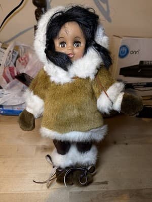 Vintage Eskimo Inuit Girl Doll – Faux Fur Parka & Boots - Thumbnail 2