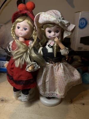 Set of 2 Vintage Folk Dolls – Blonde Braids & Traditional Outfits – 8” Tall - Thumbnail 2