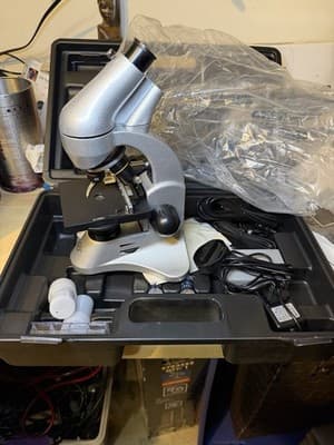 MicroXplore 5MP LCD Digital Microscope Set with Accessories & Case - Thumbnail 3