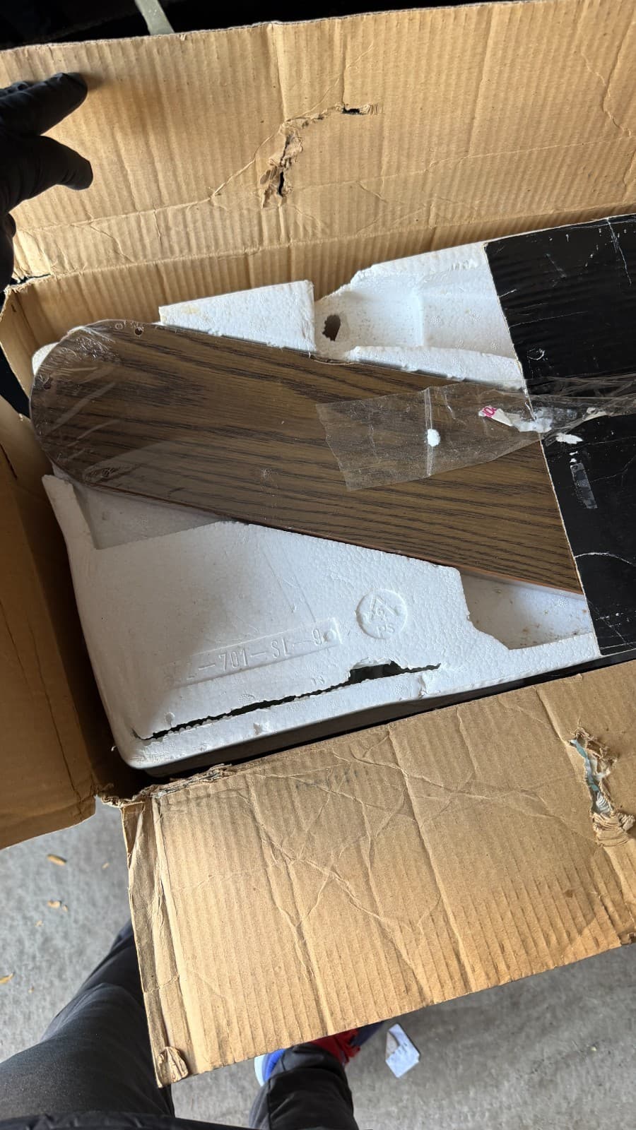 Beacon Isle 52” Ceiling Fan Brass Finish NOS New Open Box Reversible Blades - Thumbnail 5
