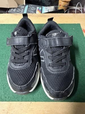 New Balance Kids Black Hook Loop Sneakers Toddler Running Shoes Size 7.5