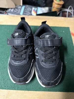 New Balance Kids Black Hook Loop Sneakers Toddler Running Shoes Size 7.5 - Thumbnail 2