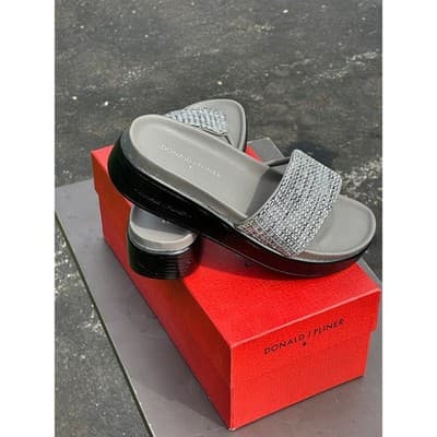 Donald J Pliner Fifi Slate Pewter Metallic Crystal Platform Thong Sandals 6M - Thumbnail 2
