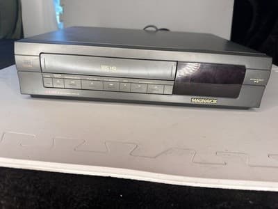 Magnavox VIDEO CASSETTE RECORDER VR9120A T01
