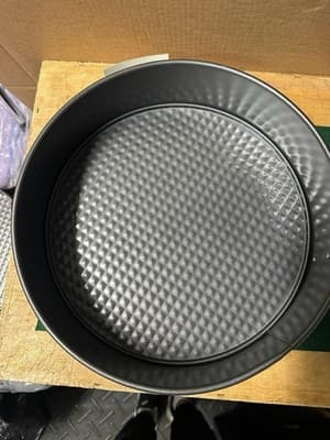 Wilton Perfect Results 2pc Springform Pan Set 9” & 10” Nonstick - Thumbnail 4