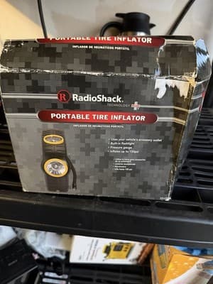 RadioShack Portable Tire Inflator 150psi, Flashlight, Gauge, Car Adapter NEW”