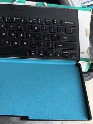 Logitech Tablet Bluetooth Keyboard for Windows 8 / Android 3.0+ with Case - Thumbnail 6