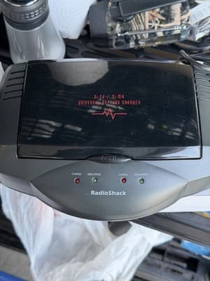 RadioShack 23-425 Universal NiCd NiMH Battery Charger With Adapter Tested - Thumbnail 3