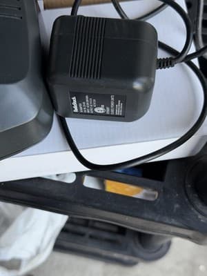 RadioShack 23-425 Universal NiCd NiMH Battery Charger With Adapter Tested - Thumbnail 5