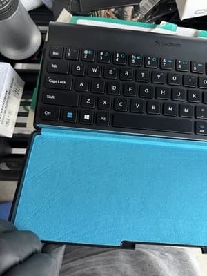 Logitech Tablet Bluetooth Keyboard for Windows 8 / Android 3.0+ with Case - Thumbnail 4