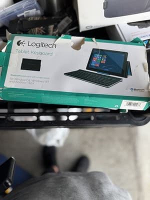 Logitech Tablet Bluetooth Keyboard for Windows 8 / Android 3.0+ with Case - Thumbnail 2