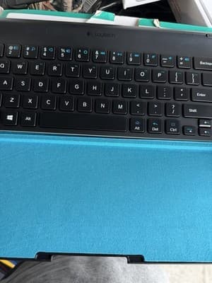 Logitech Tablet Bluetooth Keyboard for Windows 8 / Android 3.0+ with Case - Thumbnail 5