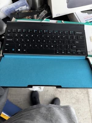 Logitech Tablet Bluetooth Keyboard for Windows 8 / Android 3.0+ with Case - Thumbnail 3