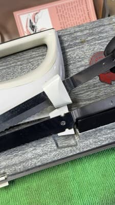 Vintage Hamilton Beach Electric Knife w/ Case Tested Working - Thumbnail 10
