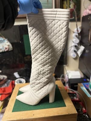 Rouge Helium Ivory Quilted Knee High Boots Women’s Size 9 New Heeled Zip