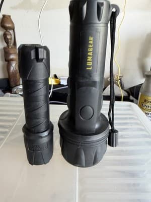 Set of 2 Flashlights LumaGear & Workforce LED Handheld Spotlights Tested - Thumbnail 2