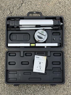 Bushnell Laser Level 16” w/ Telescoping Aluminum Tripod & Case Model 82895