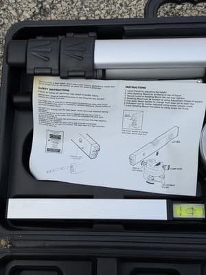 Bushnell Laser Level 16” w/ Telescoping Aluminum Tripod & Case Model 82895 - Thumbnail 5