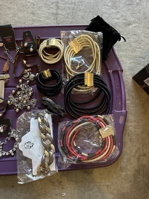 Lot of Fashion Jewelry – Necklaces, Bracelets, Earrings, Mixed Styles #4 - Thumbnail 4