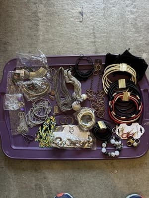 Lot of Fashion Jewelry – Necklaces, Bracelets, Earrings, Mixed Styles Lot3 - Thumbnail 3